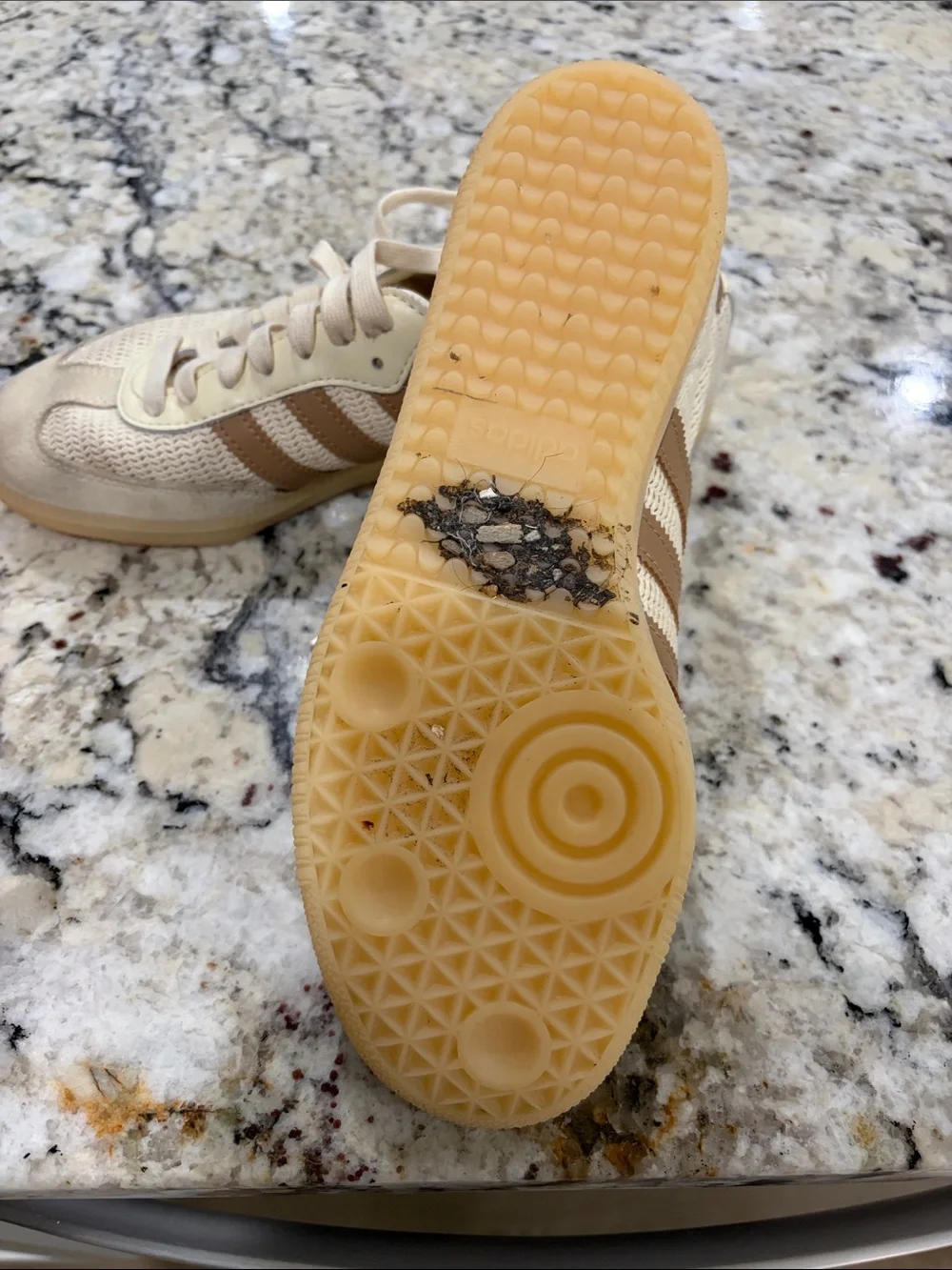 Men’s Sz7.5 Adidas Cream and Tan Retro Runner Sneakers